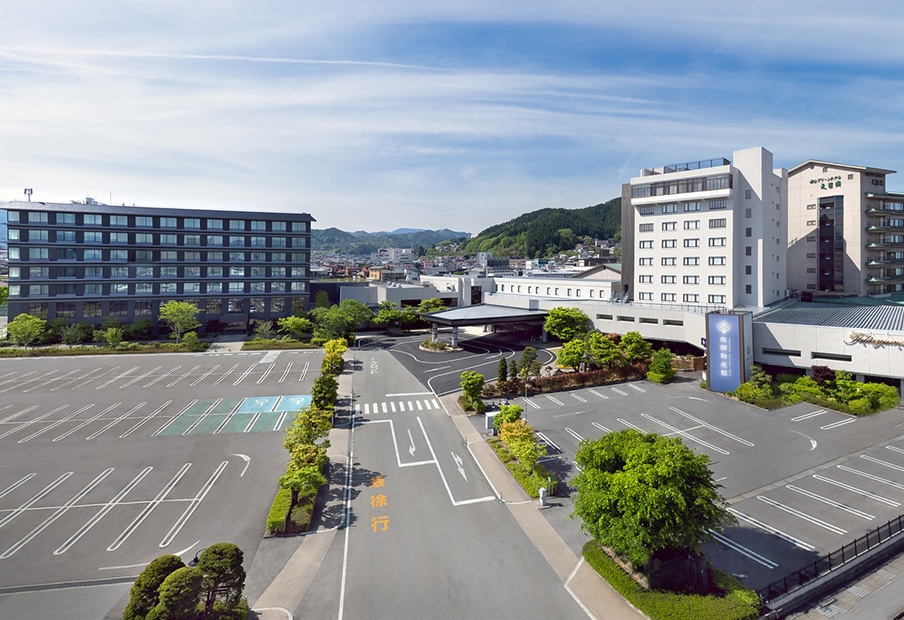 片山グリーンホテル、駐車場